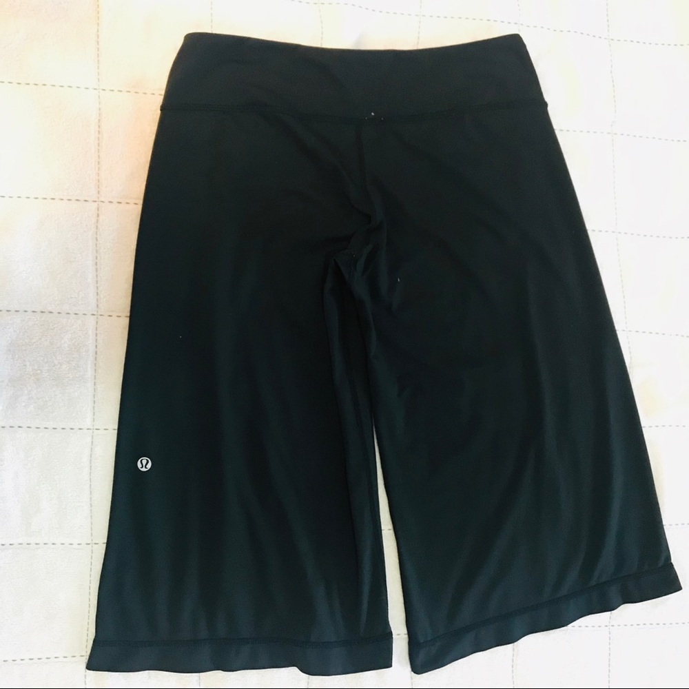 Lululemon Reversible Capris - Picture 2 of 5